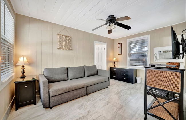 Stones Throw Beachside Bungalow 1 ON THE Beach - Foto 3