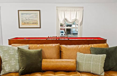 The Gatsby Carriage House Luxe Stay w Game Room - Foto 25
