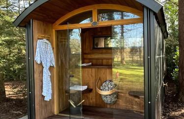 Chez Marguerite Shepherd's Hut with Private Sauna, Outside Bath - Photo 3