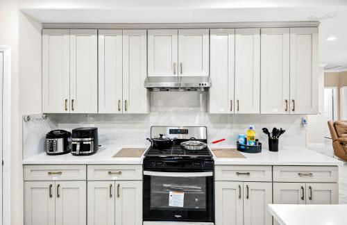 Spacious 9BR Home with Parking and Near DTLA - Foto 68