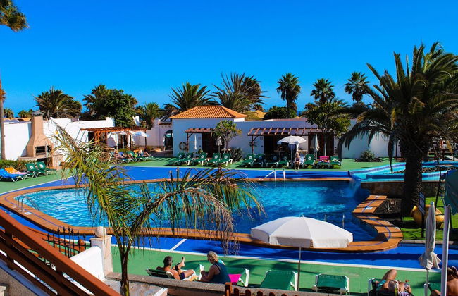 Castillo Beach Club Apartments - Photo 21