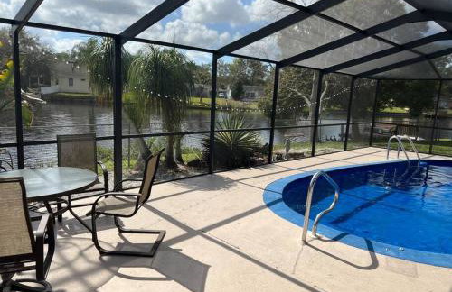Private Tropical Waterfront Sanctuary w pool, hot tub & an island! Pet Friendly - Foto 57