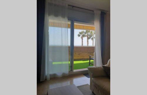 Apartamento para 5 personas frente al mar con piscina y parking - Foto 3