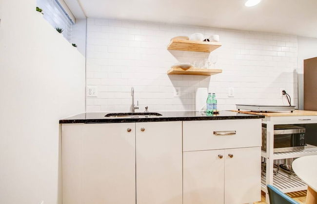 Private Studio in Serene DC Neighborhood - Photo 8