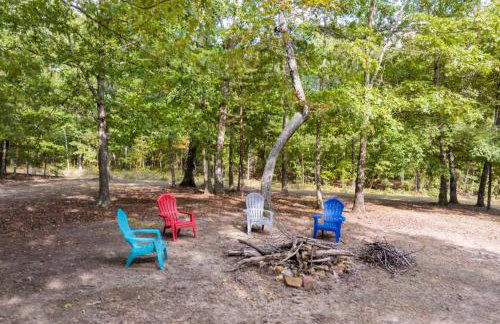 Cabin in the Woods - Hot Tub, Fire Pit, BBQ - Foto 38