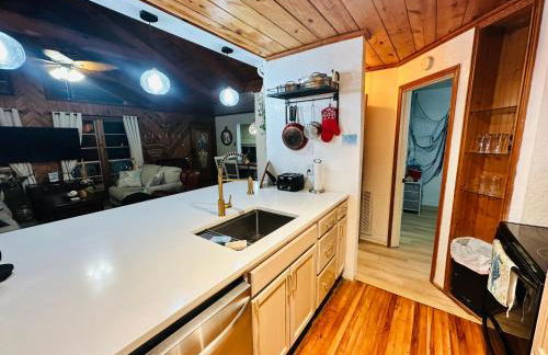 Beachside Get-A-Way - Walk to the Beach - 3 Bedroom 2 Bath - Foto 13