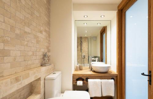 The Coach House - Beautiful Home in Cheltenham! - Photo 109