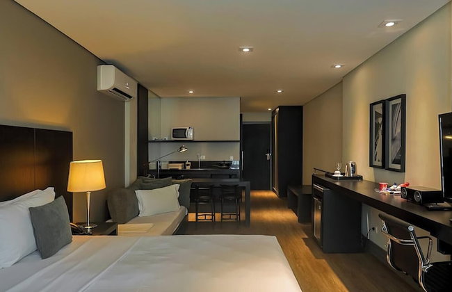 Manhattan On Floor - Photo 24