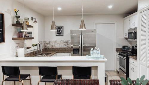 Blisscapade Pool Movie Theater Games Backyard - Foto 4