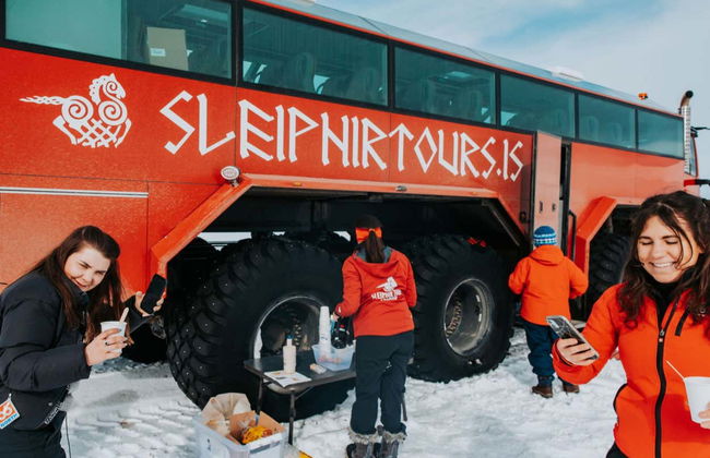 Tour del ghiacciaio Langjökull in monster truck - Foto 6