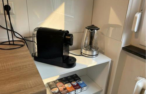 Spacious Apartment with Balcony - nearby Schlosspark - APOLONIAliving - Foto 40