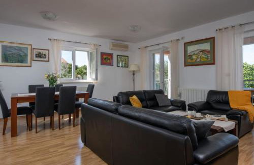 Breg Ivanovci - Three Bedroom Villa with Swimming Pool - Photo 6