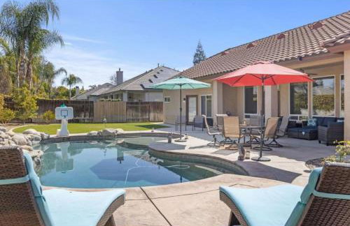 Spacious 4BR 3BA Home KING Suite Pool Sleeps 8 - Photo 27