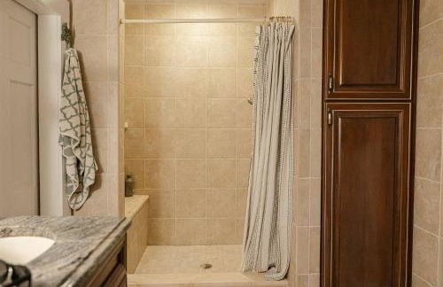 Historic Home near Stony Brook Village & Beach - Foto 53