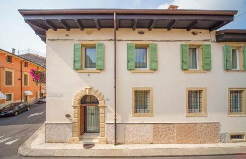 Lady Capulet Apartments - Photo 18