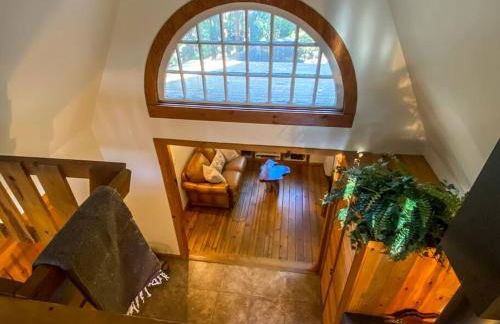 Wildland Zen Den Tiny House Retreat with Fireplace Grill AC Hammock Record Player Musical Instruments Pets OK - Foto 8