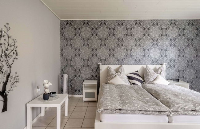 Garden Retreat With Pond View - Photo 12