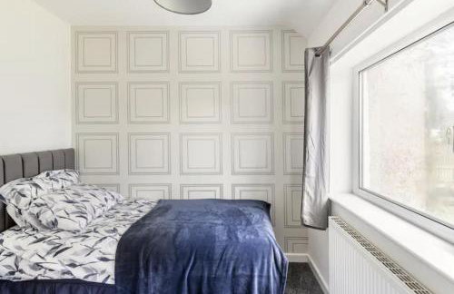 3 Bed House - Sleeps 5 - Parking - Garden - Wifi - Foto 9