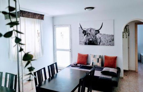 2 bedroom apartment with a pool - Foto 3