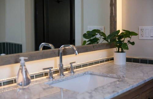 Secret Garden Studio w/ Hot Tub: Near Forsyth Park - Foto 18