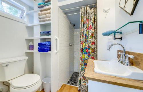 Lakefront Cottage with Covered Porch and Dock! - Foto 21