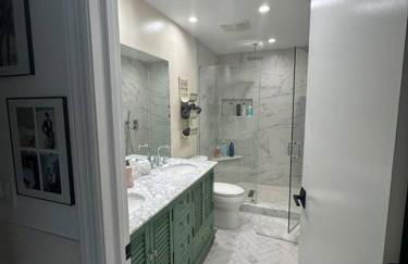 The Most Desired Summer Retreat with Private Pool Just 5 Minutes from the Beach - Foto 34