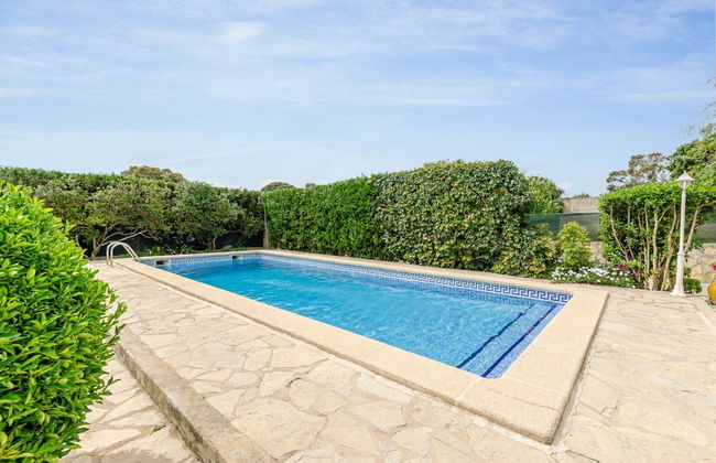 Peaceful Villa in Serene Retreat - Photo 24