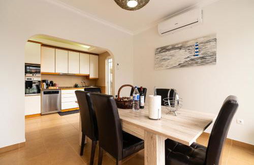 Casa Agrela by Rent2U, Lda Swimming Pool & Jacuzzi - Photo 11