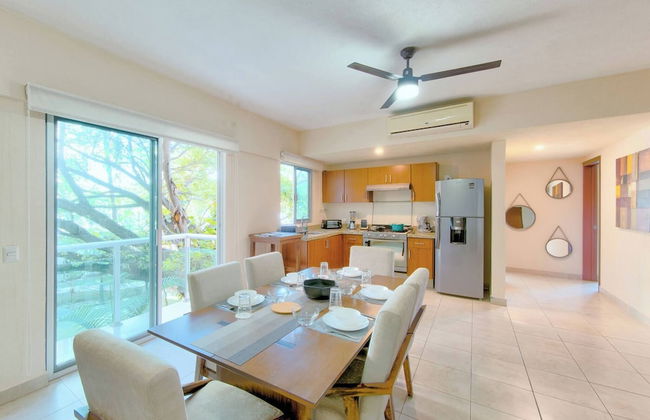 Beautiful Condo With Pool and Close to the Beach - Foto 12