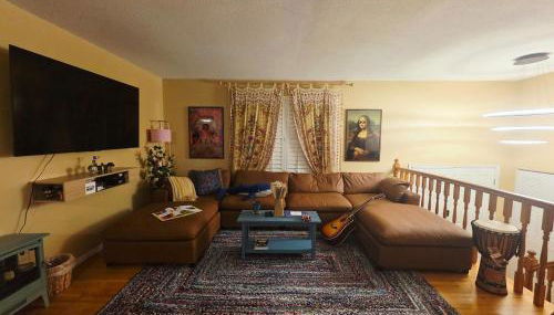 Blue Boho Music and Meme House Four Bedroom Home with Arcade near Westport Plaza - Foto 5