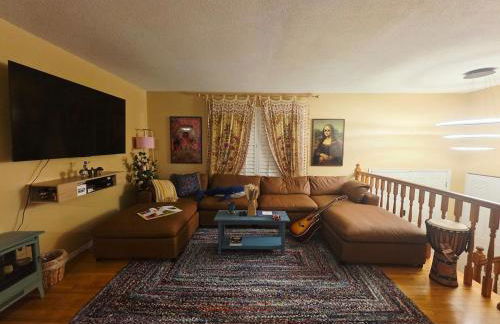 Blue Boho Music and Meme House Four Bedroom Home with Arcade near Westport Plaza - Foto 5