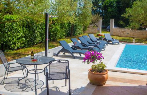 Three-Bedroom Apartment Mir with Private Infinity Pool - Foto 21