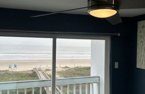 Beachfront Retreat! 3 Steps to WALKOVER! - Photo 18