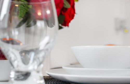 Centrally Located Apt with Parking - Foto 38