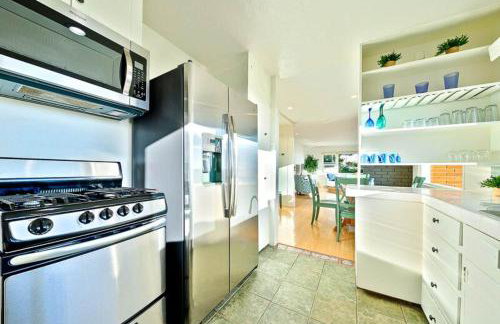 Ocean Views Walk to the Beach with King Suite - Foto 16