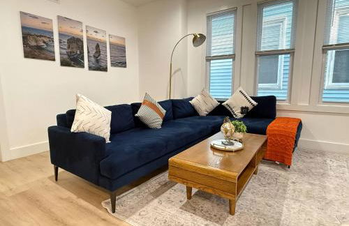 Modern 3BR Home | Chic & Cozy | 30 Min NYC Access - Foto 6