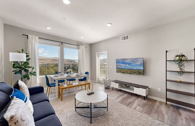 Chic Apt w Jacuzzi Pool BBQ Mountain Views - Foto 54