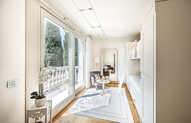 Luxury Lakefront Catullo with pool - Photo 24