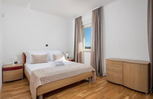 Luxury Villa Oštro with pool & Krk bridge view - Photo 26