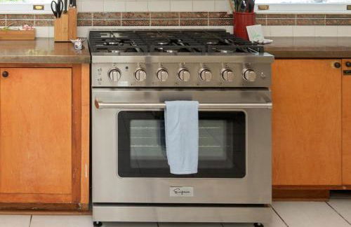 Spacious 2BR in Grand Old Home, Downtown Durham - Photo 32