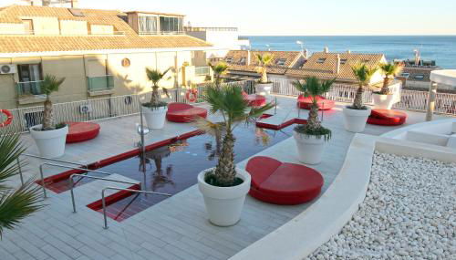 Sea View Apartment Near The Beach - Photo 2