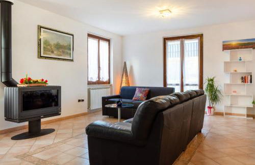 GuestHost - Casa del Giardino Apt with Shared Patio - Photo 2