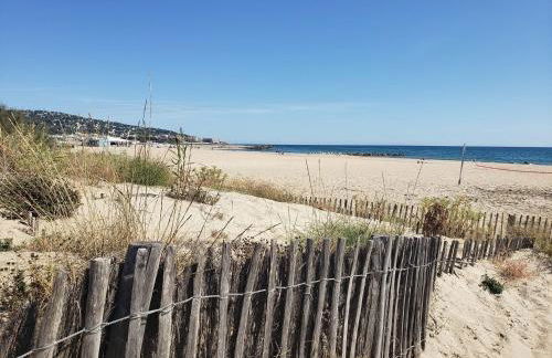 Le Cocon de ville sètois, Clim, patio et garage pour véhicule moyen, type clio, draps et serviettes inclus - Foto 27