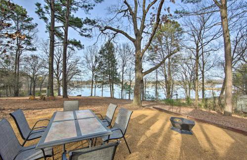 Lakefront Cabin with 2 Lofts, Boats on 4 Acres - Foto 27