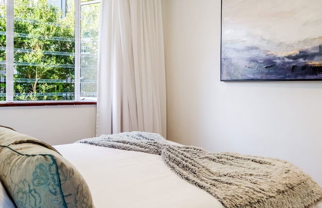 Unwind at Contemporary Alanda Apartment - Foto 23