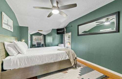 Lowry Parlour - Photo 33