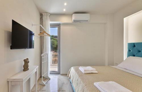 New cozy apartments in Crete Coast with pool and dining area - Photo 5