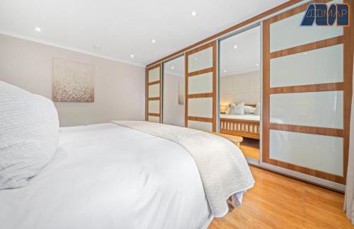 Large Family Home with Hot Tub or Jacuzzi, Log Burner - Foto 34