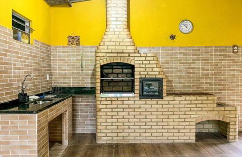 Casa com churrasqueira e piscina, perto de riacho - Foto 21