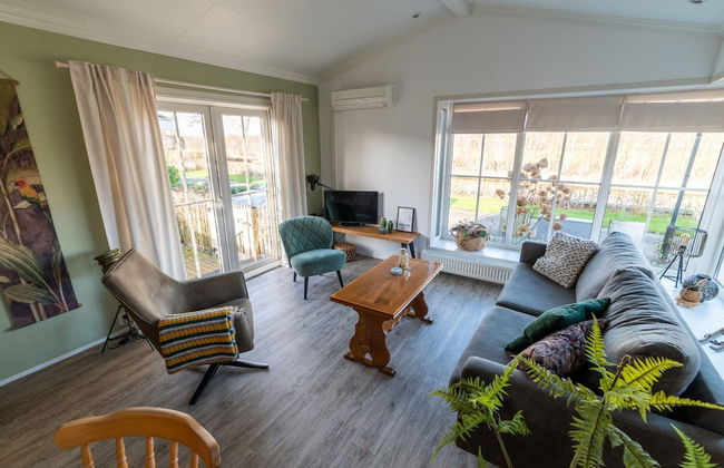 Canal-side Stay, Giethoorn - Photo 8